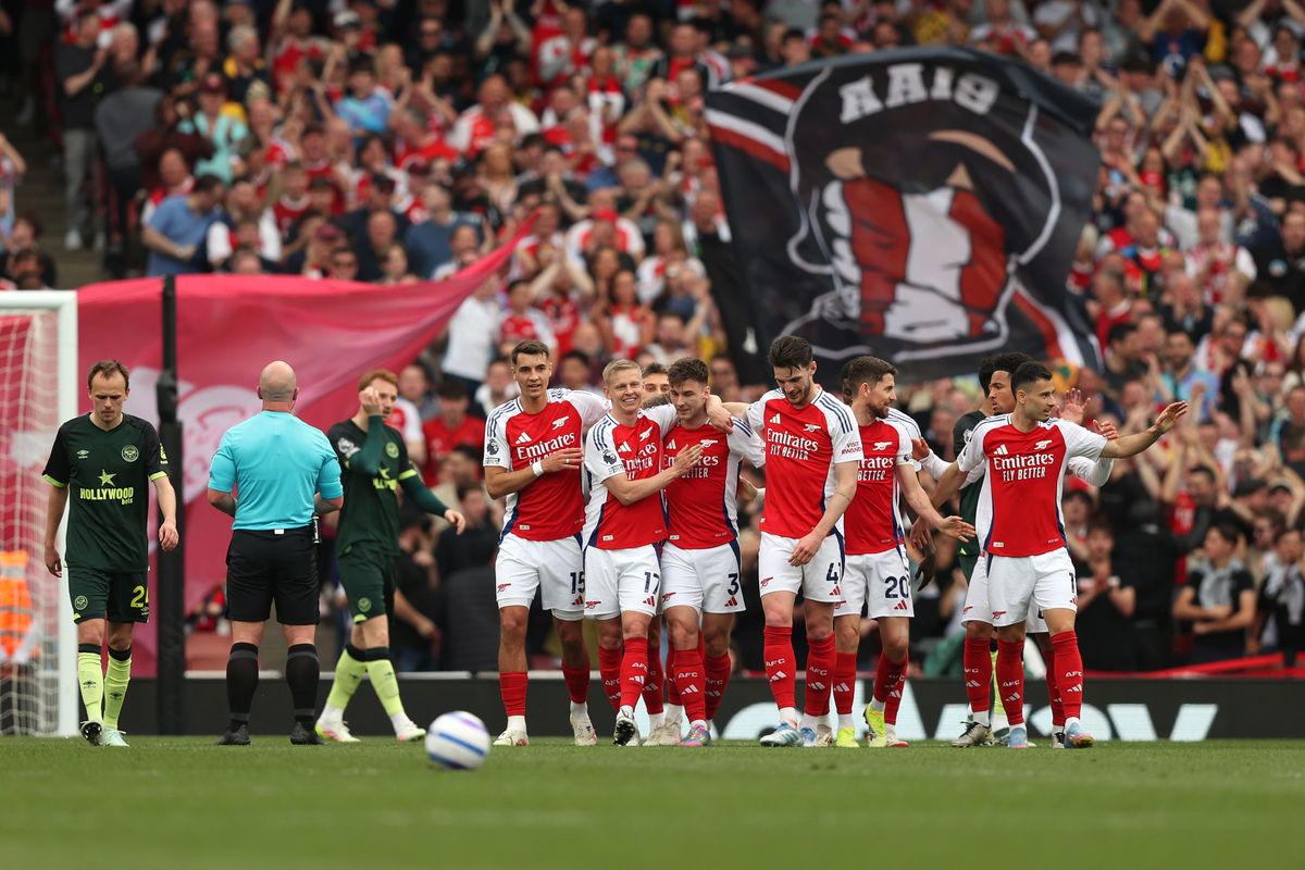 巴西大名单：维尼修斯领衔，法比尼奥、罗克回归，内马尔无缘（巴西队名单发布：维尼修斯领衔，法比尼奥与罗克回归，内马尔落选）