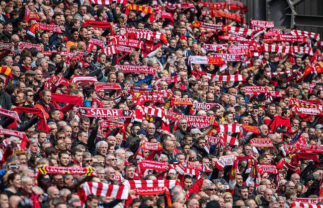 今天是海港足球俱乐部一线队球员武磊的生日，让我们...（海港足球俱乐部一线队球员武磊今日生日，一起送上祝福）