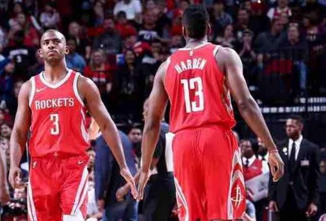 杰伦·布朗：我的发际线粉叫冠军印记 你们粘上应该感谢我（杰伦·布朗笑言：我头上彩屑是冠军印记，你们沾上还得感谢我）