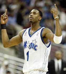 美记：独行侠交易戴维斯并非板上钉钉，他们不着急聘请总经理（美媒称：独行侠与戴维斯的交易尚未敲定，球队暂不急于聘任总经理）