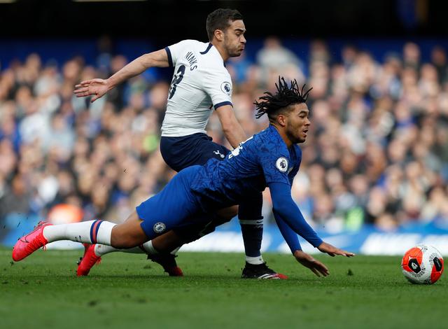 莱巴金娜创造优势后网前精彩一分（莱巴金娜占得先机后网前打出精彩一球）