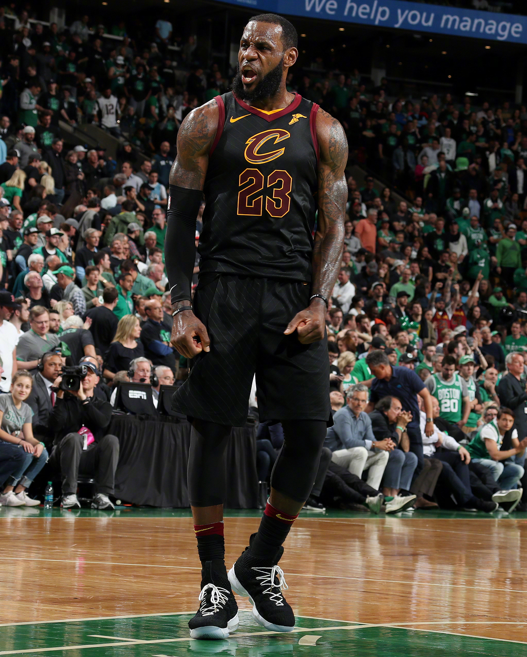 体坛记忆｜拉塞尔休赛期的一天，训练，陪儿子，陪女友！（体坛往事｜拉塞尔休赛期日常：训练、陪伴儿子与女友）