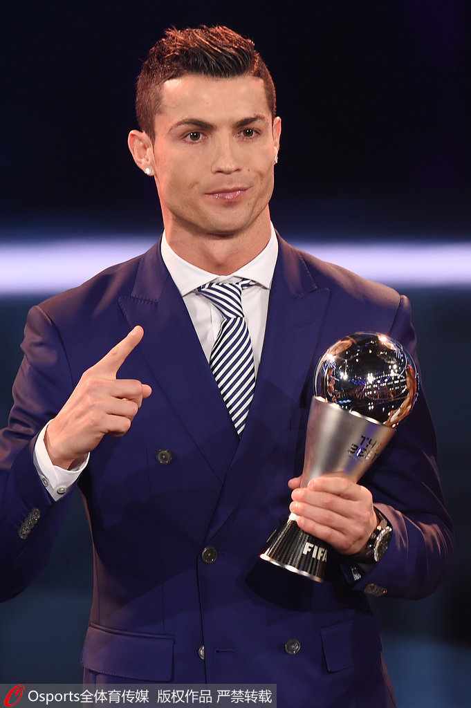 孙颖莎为何不站C位？刘国梁为何不与日本队握手？原因不言而喻（孙颖莎为何未站中间？刘国梁为何未与日本队握手？背后缘由一目了然）