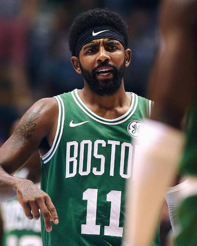 西甲第16轮今晚开打，比分全预测，皇马和巴萨获胜无忧（西甲第16轮今夜开战，全面比分预测：皇马、巴萨胜券在握）