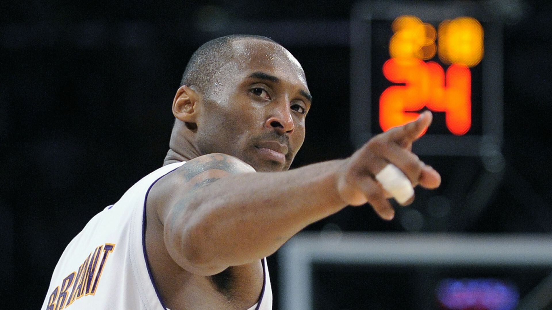 米奇：手里有什么牌就用什么，不尝试不可控内容（米奇：手中资源优先，拒做不可控尝试）