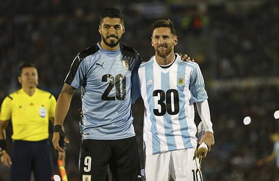 雷迪克：我们只有2场全员健康，这确实影响了防守端的默契（雷迪克：健康阵容仅两场，防守端默契受损）