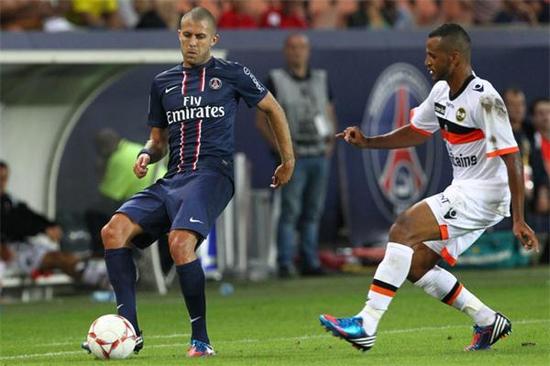 欧冠半场：阿纳别科夫屡送神扑，凯拉特0-0奥林匹亚科斯（欧冠半场：阿纳别科夫高接低挡，凯拉特与奥林匹亚科斯互交白卷）