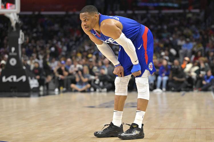 德国球队本赛季场均上座人数：多特8.1万人第1，拜仁7.5万第2（德国球队本季场均上座榜：多特8.1万人领跑，拜仁7.5万人居次）