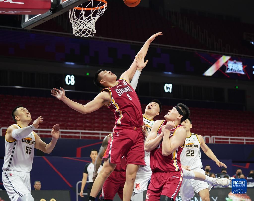 没能延续！麦克布莱德&克拉克森合计12中1仅拿4分（手感冰冷！麦克布莱德与克拉克森12投仅1中合得4分）