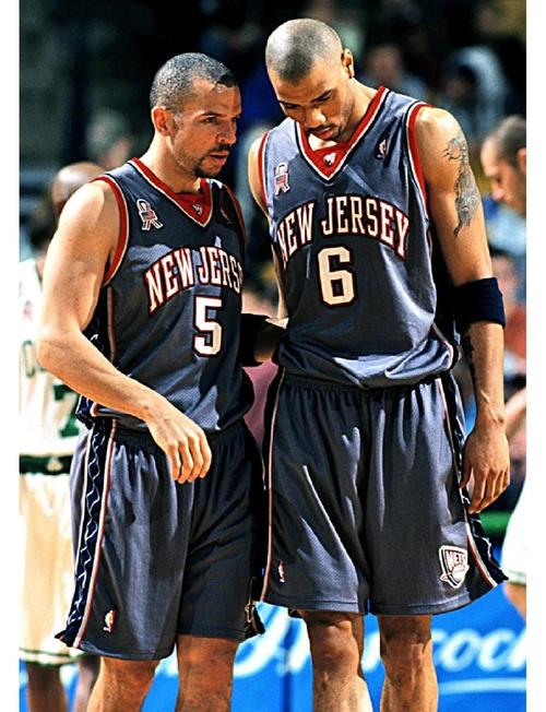 詹杜迎第44次交手！詹姆斯常规赛19胜10负&季后5胜9负（詹杜迎来第44次对决：詹姆斯常规赛19胜10负，季后赛5胜9负）