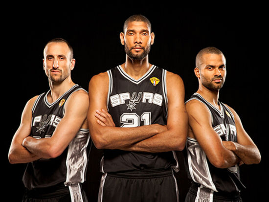 拉美媒体：拜仁、曼联、马竞追逐厄瓜多尔17岁中场卡斯蒂略（拉媒：拜仁、曼联、马竞竞相争夺厄瓜多尔17岁中场新星卡斯蒂略）