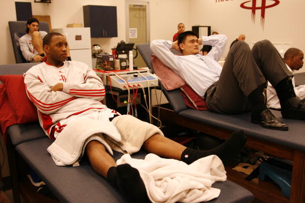 萨利巴复出对手教练下课，阿森纳赛前现变动（萨利巴回归之际对方主帅下课，阿森纳赛前突生变）