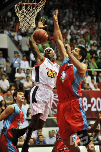 拉波尔塔：梅西作为球员回归巴萨是不现实的（拉波尔塔：梅西不太可能以球员身份重返巴萨）