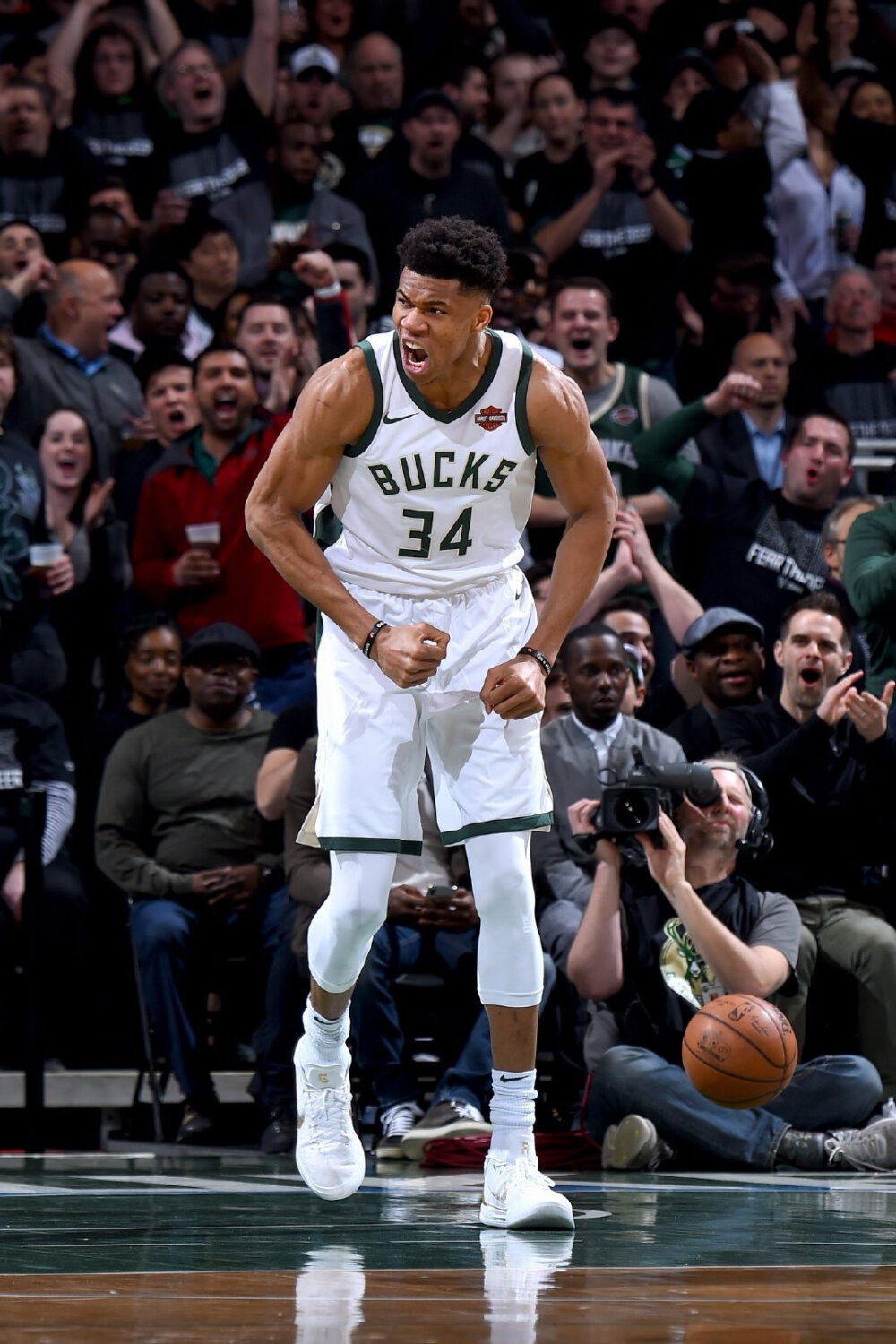 NBA常规赛最佳阵容评选，目前哪些球星打得最好？（NBA常规赛最佳阵容盘点：谁打得最亮眼？）