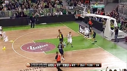 剑剑诛心！小哈达威连中三记三分球打停爵士 分差26分（小哈达威三连击飙中三分逼停爵士，分差扩大至26分）