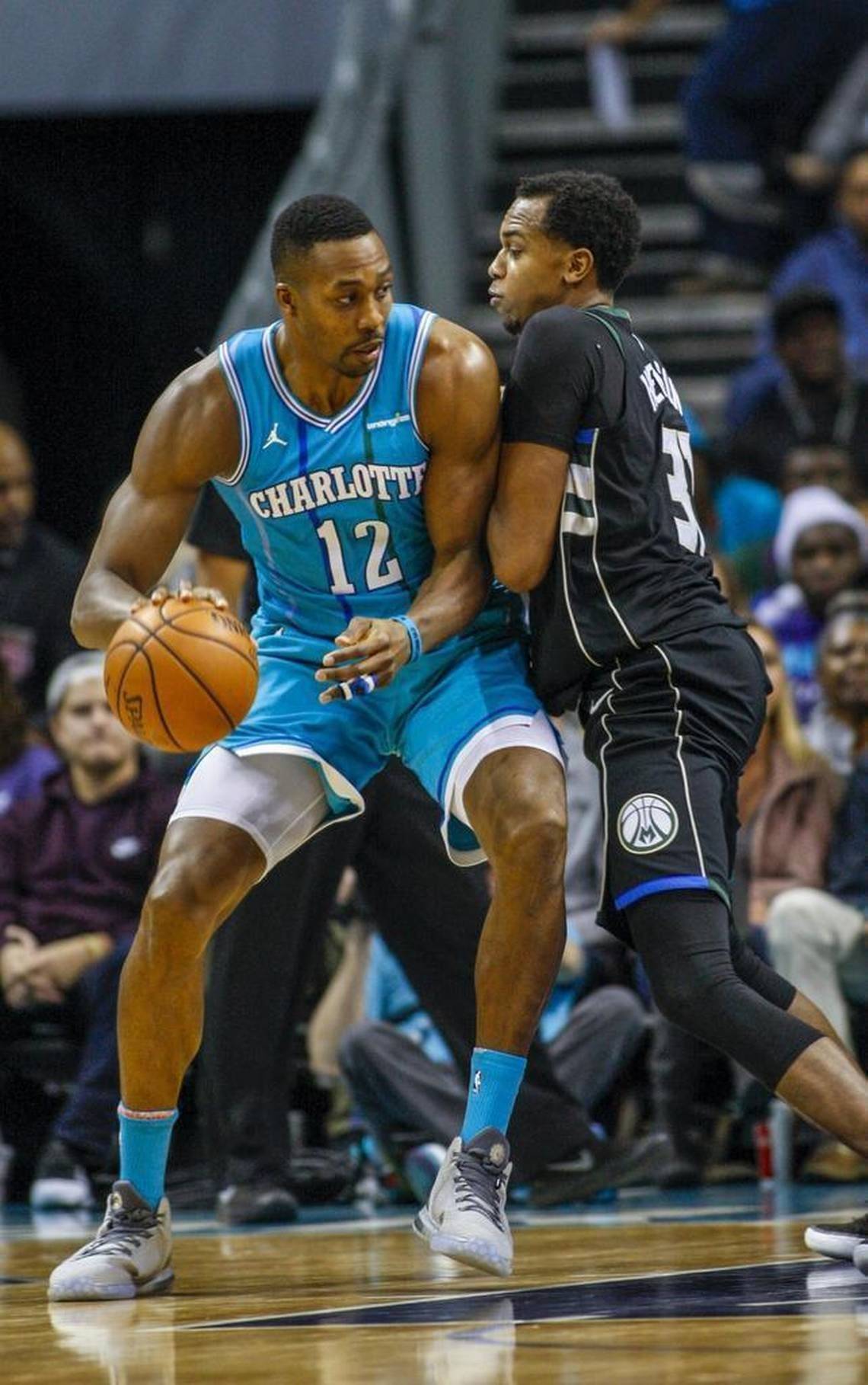 进攻表现不错！朱松玮半场8中5&三分2中1拿到11分4篮板（火力全开！朱松玮半场8投5中、三分2投1中拿下11分4篮板）