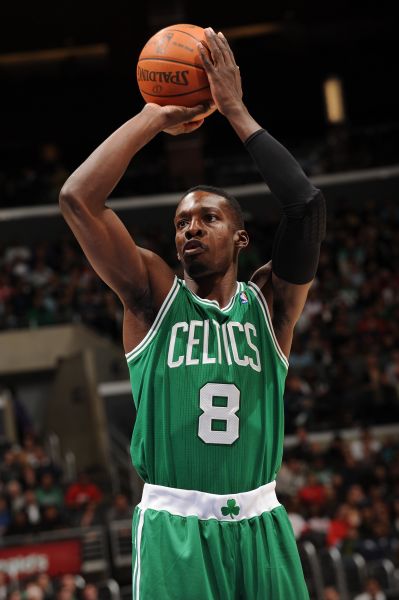 意外否？猛龙9连胜势头被黄蜂终结，无缘冲击队史纪录（黄蜂终结猛龙九连胜，队史纪录冲击告吹）