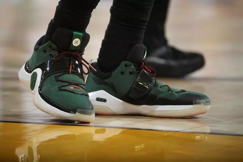 里程碑！凯恩为英格兰打入78球，超越贝利为巴西的77球（历史性一刻：凯恩为英格兰斩获第78球，超越贝利为巴西的77球纪录）