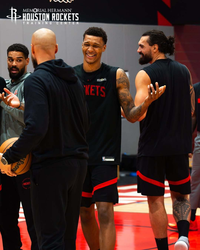 北青：邵佳一善学谦逊沟通强；有球员表态愿意主动争取归队（北青：邵佳一勤学谦和沟通力强；有球员称将主动争取回归）