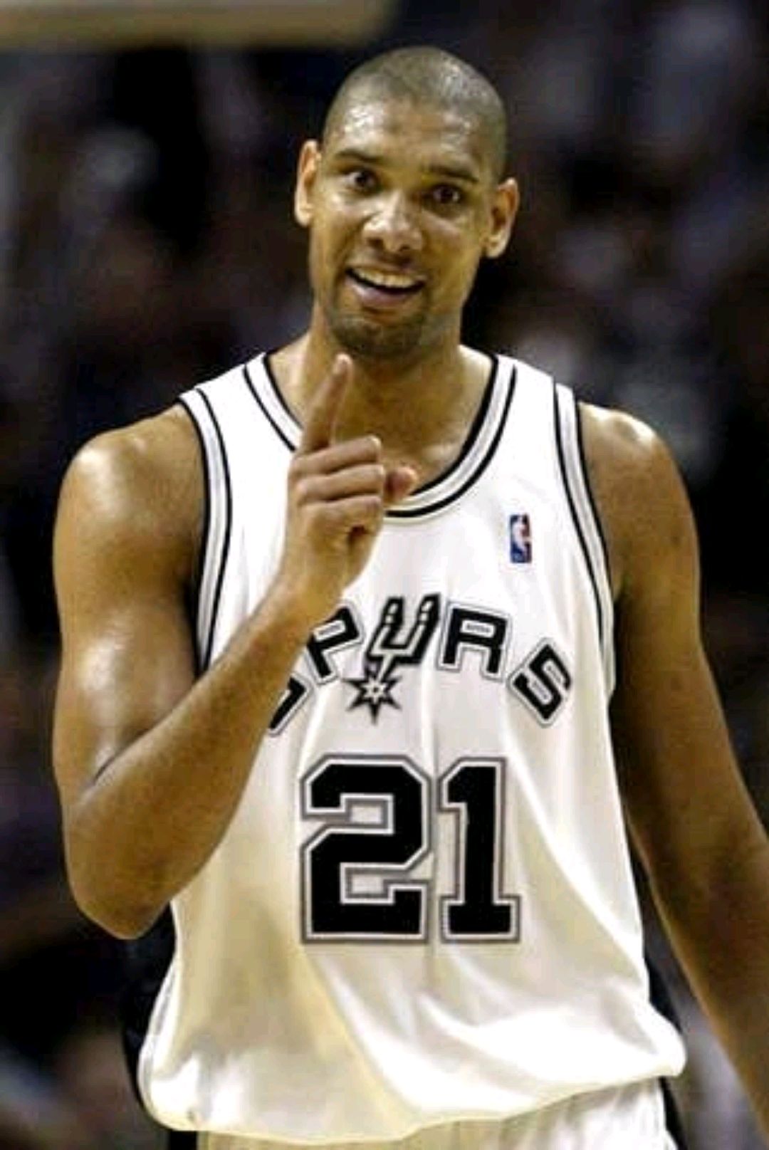 罗马诺：皇马球员们力挺阿隆索，高层愿再给他时间进行打磨（罗马诺：皇马队内力挺阿隆索，高层倾向继续给他时间打磨）