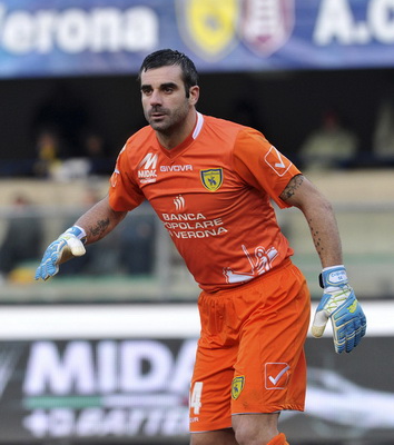 米切尔·罗宾逊本赛季进攻篮板率32% 而罚球命中率仅20%（米切尔·罗宾逊本季进攻篮板率高达32%，罚球命中率却仅20%）