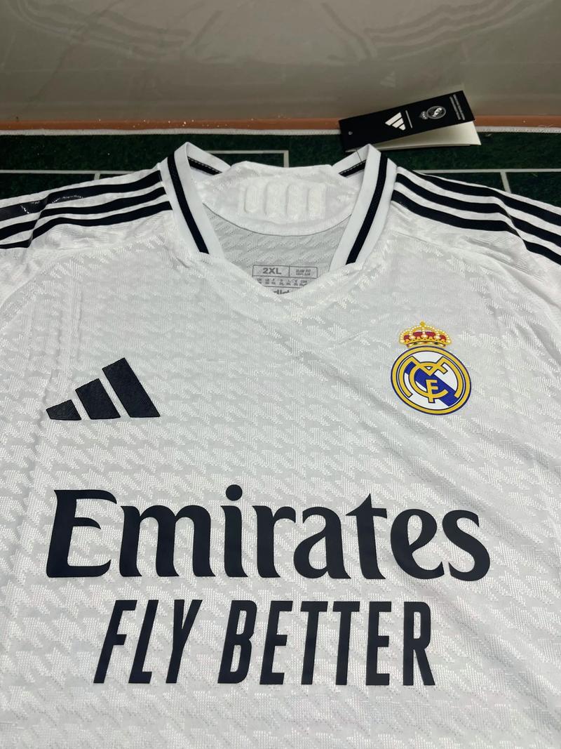 Ame：我生病了状态不好，感觉选手之间的配合沟通有点烂（Ame：身体抱恙状态欠佳，队内配合与沟通不够理想）