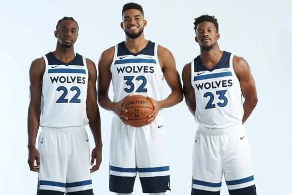 谢智杰的传球艺术：精准与智慧的结合（谢智杰的传球之道：精确与智谋的交织）