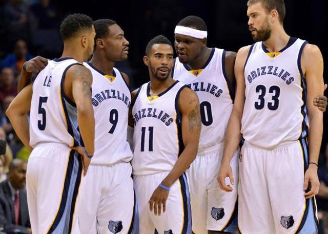 都灵主帅：战平尤文后，主席卡伊罗来更衣室祝贺了球员（都灵主帅：与尤文战平后，主席卡伊罗亲临更衣室向球员道贺）