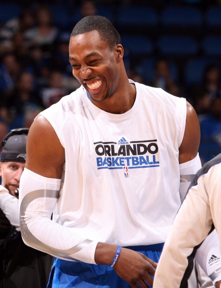 活塞主帅：有个裁判想抢走比赛的主角光环，吹罚根本不公正（活塞主帅怒批裁判抢风头：全场判罚极不公平）